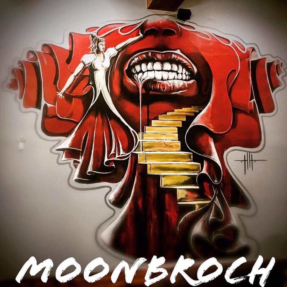 Moonbroch Pub Logo